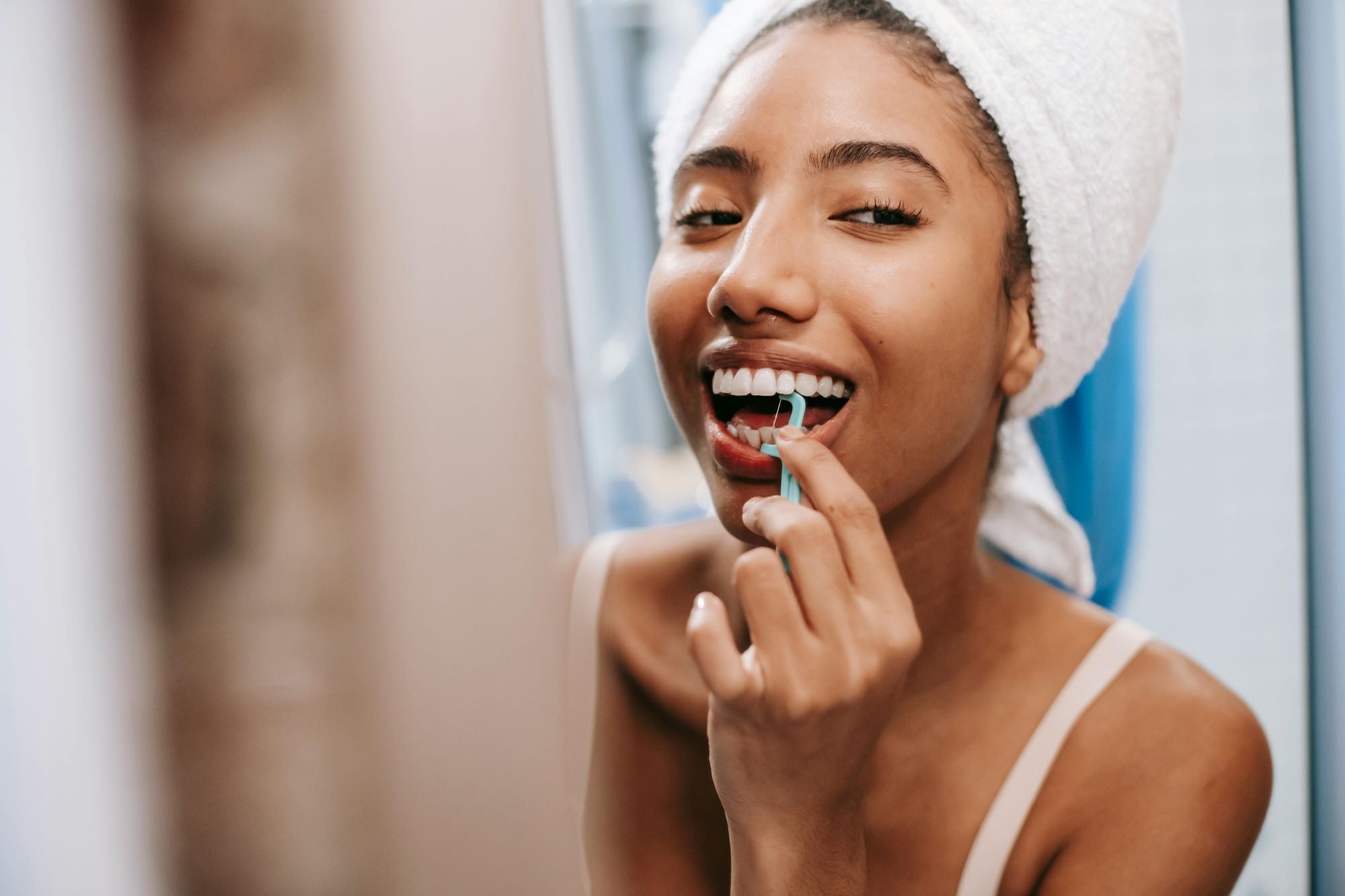 How to Whiten Teeth Naturally at Home